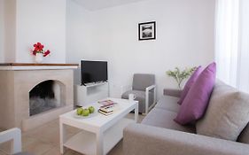 Resitour - Perneri Three Bedroom Villas